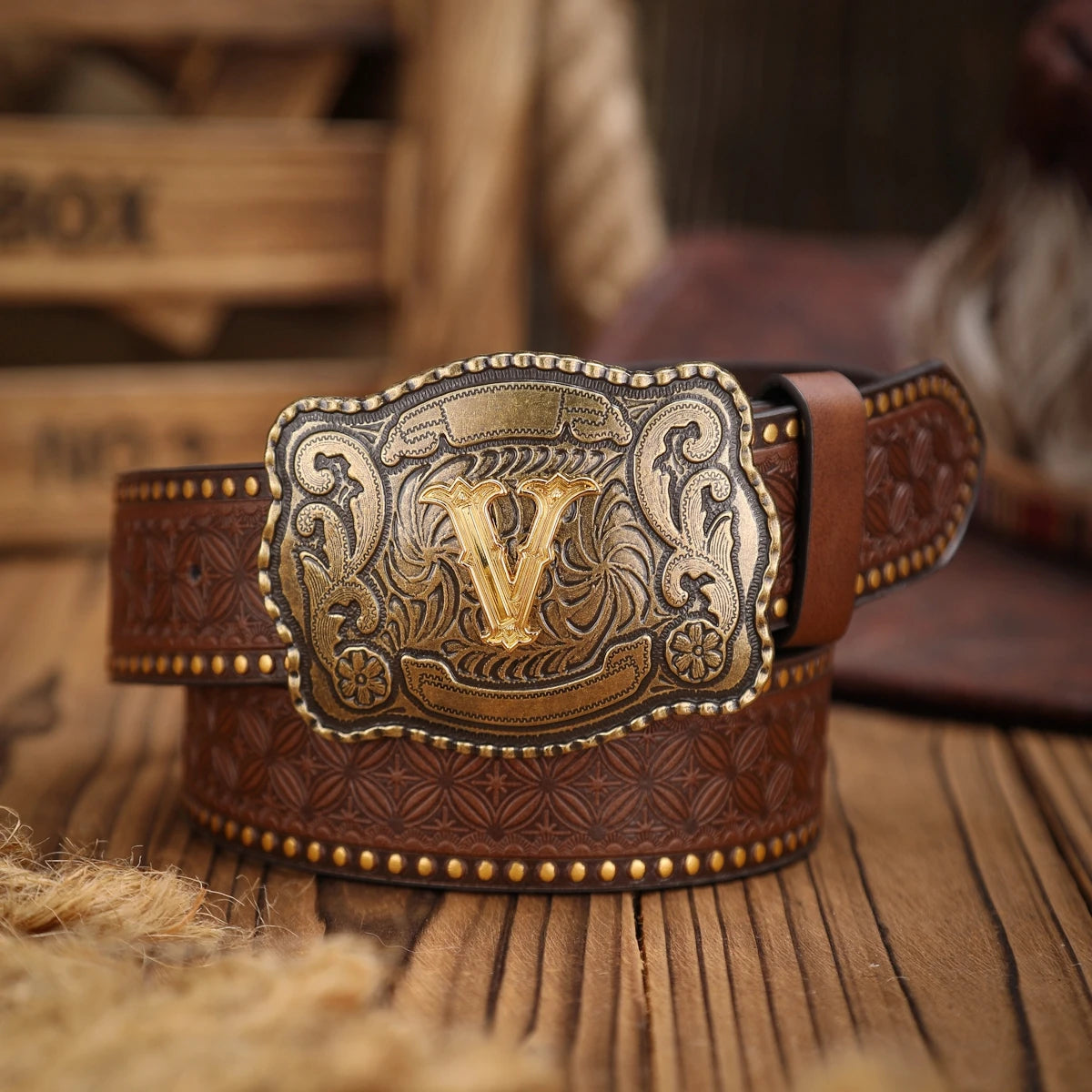 Western-style leather belt for both men and women, a classic and casual retro belt